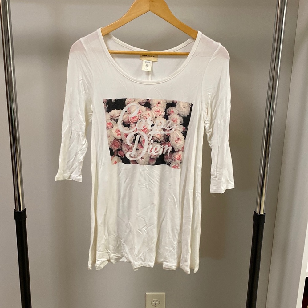 “Carpe Diem” graphic tunic with 3/4 length sleeves